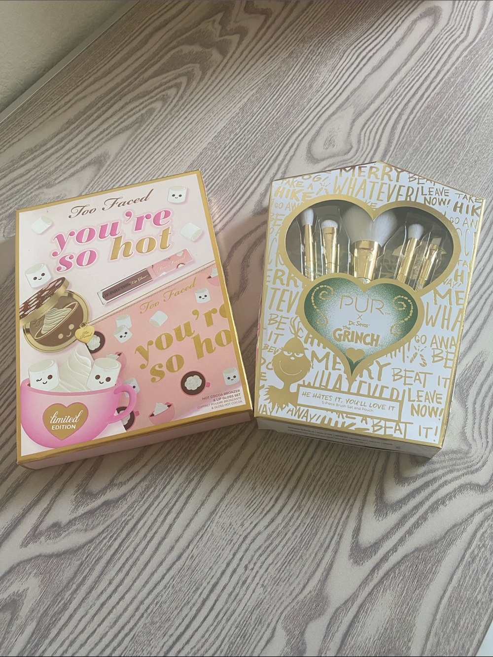 Too Faced You're So Hot Set - Pur Grinch brush set new! ☕️